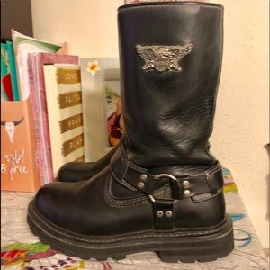 HARLEY DAVIDSON BOOTS 🔥🔥 men’s 8 1/2. Women’s size 9 1/2-10